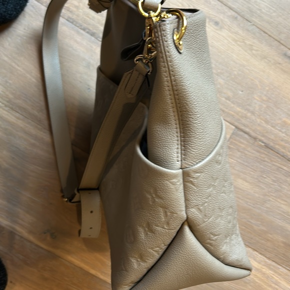 Louis Vuitton Monogram Empreinte Maida Hobo - Great Condition - Picture 12 of 16